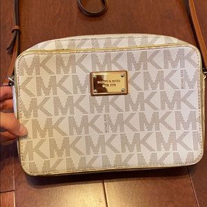 Michal Kors crossbody purse